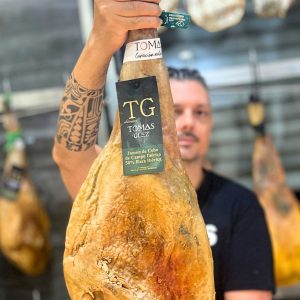 Jamón 50% ibérico de cebo de campo de Tomas González de 7 a 8 kilos.